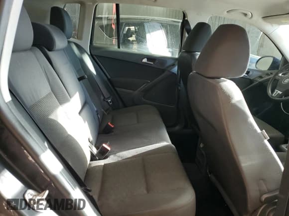 ✅ 2013 Volkswagen Tiguan S • VIN: WVGAV7AX3DW530018 • Lot: 91469785. Listed on Copart with 173,328 mi. Free auction sales archive from the USA and detailed vehicle history report at DreamBid. Image 11.