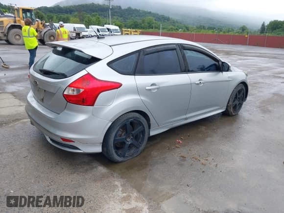 ✅ 2013 Ford Focus ST • VIN: 1FADP3L9XDL127468 • Lot: 42994718. Listed on IAAI with 123,988 mi. Free auction sales archive from the USA and detailed vehicle history report at DreamBid. Image 4.