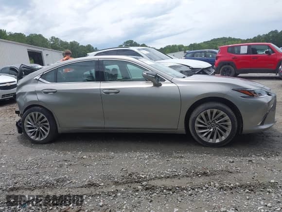 ✅ 2021 Lexus ES 350 Ultra Luxury • VIN: 58AFZ1B13MU108112 • Лот: 42550527. Опубликован ранее на IAAI с пробегом 31 033 миль. Бесплатный доступ к архиву аукционных продаж из США и подробный отчёт об истории автомобиля на DreamBid. Изображение 13.