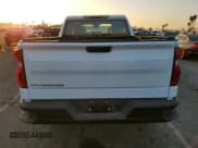 ✅ 2022 Chevrolet Silverado 1500 Work Truck • VIN: 1GCPAAEK2NZ529013 • Lot: 80118443. Wystawiony na Copart z przebiegiem 22 608 mil. Bezpłatny archiwum sprzedaży aukcyjnych z USA i szczegółowy raport historii pojazdu na DreamBid. Zdjęcie 6.