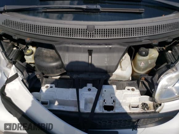 ✅ 2015 Smart fortwo Passion • VIN: WMEEJ3BAXFK820031 • Lot: 73051554. Wystawiony na Copart z przebiegiem Nie podano. Bezpłatny archiwum sprzedaży aukcyjnych z USA i szczegółowy raport historii pojazdu na DreamBid. Zdjęcie 11.