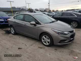 ✅ 2018 Chevrolet Cruze LT • VIN: 1G1BE5SM4J7184979 • Lot: 71338882. Wystawiony na Copart z przebiegiem 63 018 mil mil. Skorzystaj z bezpłatnego archiwum sprzedaży aukcyjnych z USA i zobacz szczegółowy raport historii pojazdu na DreamBid. Zdjęcie 4.