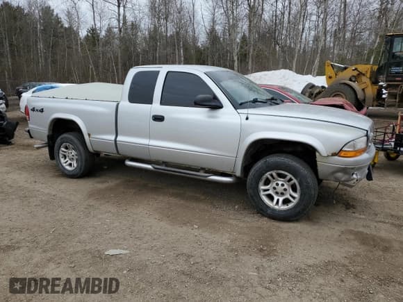 ✅ 2004 Dodge Dakota Sport • VIN: 1D7HG32N34S746225 • Lot: 51048735. Wystawiony na Copart z przebiegiem 284 578 mil. Bezpłatny archiwum sprzedaży aukcyjnych z USA i szczegółowy raport historii pojazdu na DreamBid. Zdjęcie 4.