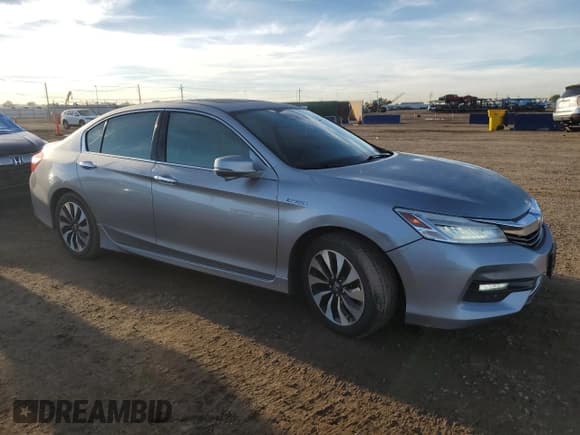 ✅ 2017 Honda Accord Touring • VIN: JHMCR6F73HC023484 • Lot: 84270435. Listed on Copart with 82,952 mi. Free auction sales archive from the USA and detailed vehicle history report at DreamBid. Image 4.