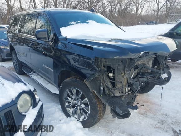 ✅ 2021 Chevrolet Suburban LT • VIN: 1GNSKCKD3MR266318 • Lot: 41333545. Wystawiony na IAAI z przebiegiem 125 032 mil. Bezpłatny archiwum sprzedaży aukcyjnych z USA i szczegółowy raport historii pojazdu na DreamBid. Zdjęcie 1.