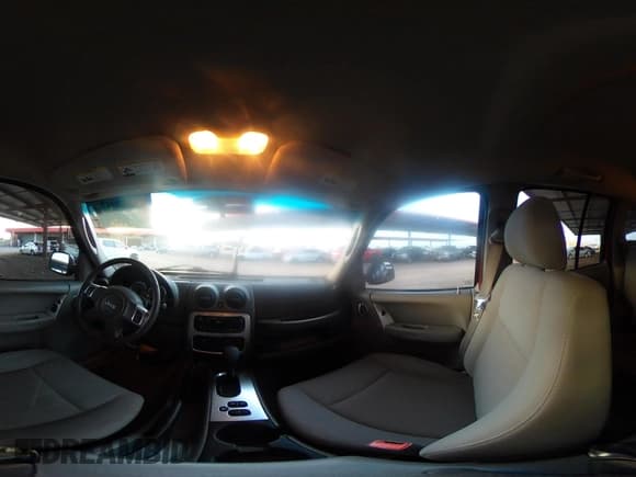 ✅ 2005 Jeep Liberty Limited • VIN: 1J4GL58K15W720205 • Lot: 43253912. Listed on IAAI with 135,183 mi. Free auction sales archive from the USA and detailed vehicle history report at DreamBid. Image 18.