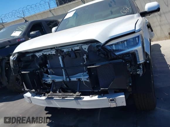 ✅ 2025 Toyota Tundra Platinum • VIN: 5TFNA5DB1SX295292 • Lot: 42599218. Listed on IAAI with 2,976 mi. Free auction sales archive from the USA and detailed vehicle history report at DreamBid. Image 13.