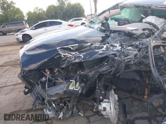 ✅ 2024 Lincoln Corsair Premiere • VIN: 5LMCJ1CA8RUL00310 • Lot: 43415361. Wystawiony na IAAI z przebiegiem Nie podano. Bezpłatny archiwum sprzedaży aukcyjnych z USA i szczegółowy raport historii pojazdu na DreamBid. Zdjęcie 6.