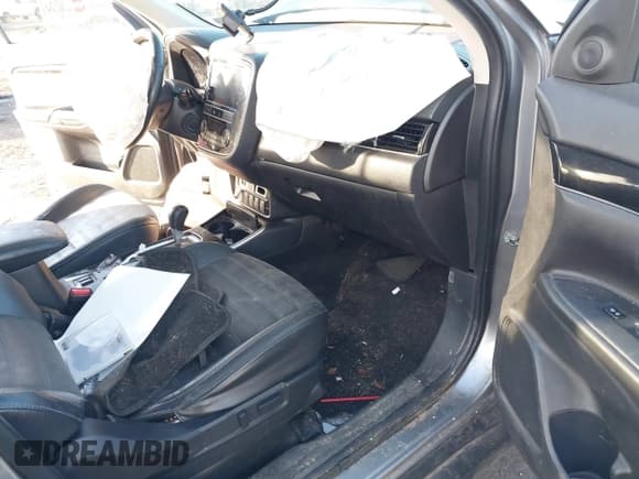 ✅ 2019 Mitsubishi Outlander SE • VIN: JA4AD3A30KZ020728 • Лот: 41567041. Опубликован ранее на IAAI с пробегом Не указан. Бесплатный доступ к архиву аукционных продаж из США и подробный отчёт об истории автомобиля на DreamBid. Изображение 5.