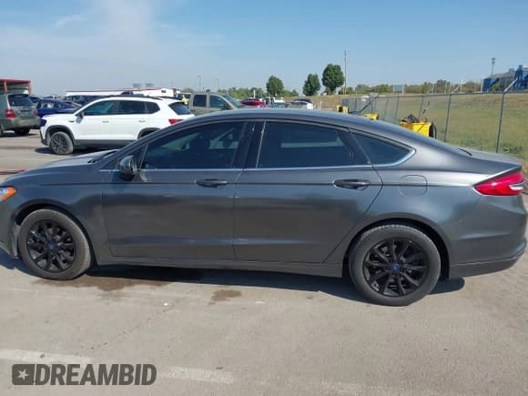 ✅ 2017 Ford Fusion SE • VIN: 3FA6P0H72HR370360 • Lot: 43244810. Wystawiony na IAAI z przebiegiem 91 376 mil. Bezpłatny archiwum sprzedaży aukcyjnych z USA i szczegółowy raport historii pojazdu na DreamBid. Zdjęcie 14.