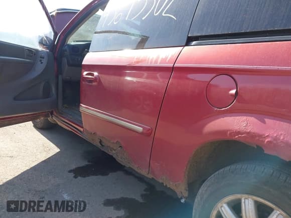 ✅ 2006 Chrysler Town & Country Touring • VIN: 2A4GP54L16R808782 • Lot: 43695302. Listed on IAAI with 184,991 mi. Free auction sales archive from the USA and detailed vehicle history report at DreamBid. Image 13.