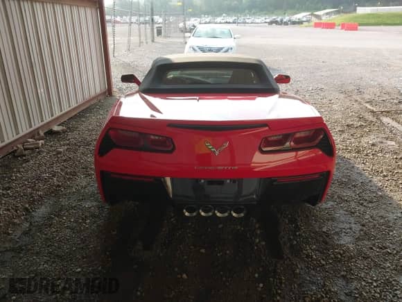 2014 Chevrolet Corvette Z51 3LT z VIN 1G1YM3D76E5135289, wystawiony jako IAAI lot #42313816 z przebiegiem Nie podano mil oraz . Historia ofert i sprzedaży dostępna na DreamBid. Obrazek 16.