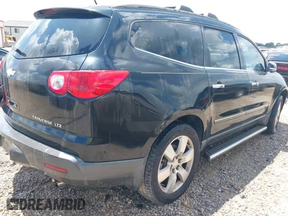 2012 Chevrolet Traverse LTZ z VIN 1GNKRLED6CJ205050, wystawiony jako IAAI lot #42888847 z przebiegiem 207 825 mil mil oraz . Historia ofert i sprzedaży dostępna na DreamBid. Obrazek 4.