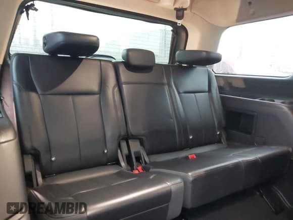 ✅ 2024 Ford Expedition XLT • VIN: 1FMJU1H81REA50121 • Lot: 42494347. Listed on IAAI with 29,590 mi. Free auction sales archive from the USA and detailed vehicle history report at DreamBid. Image 18.