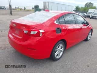 2017 Chevrolet Cruze LT z VIN 1G1BE5SM3H7173935, wystawiony jako IAAI lot #43054790 z przebiegiem 71 062 mil mil oraz . Historia ofert i sprzedaży dostępna na DreamBid. Obrazek 4.