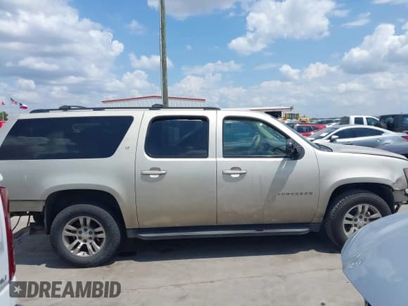 ✅ 2013 Chevrolet Suburban LT • VIN: 1GNSCJE06DR121770 • Lot: 43074095. Wystawiony na IAAI z przebiegiem 240 775 mil. Bezpłatny archiwum sprzedaży aukcyjnych z USA i szczegółowy raport historii pojazdu na DreamBid. Zdjęcie 14.