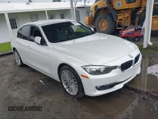 ✅ 2015 BMW 3 Series 328i • VIN: WBA3A5C59FF610240 • Lot: 43061305. Wystawiony na IAAI z przebiegiem 136 725 mil. Bezpłatny archiwum sprzedaży aukcyjnych z USA i szczegółowy raport historii pojazdu na DreamBid. Zdjęcie 1.