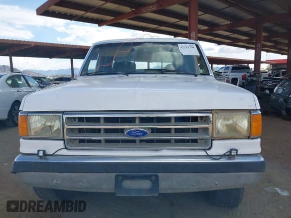 ✅ 1989 Ford F-250 • VIN: 1FTHX25M7KKA61455 • Lot: 42211798. Wystawiony na IAAI z przebiegiem 750 875 mil. Bezpłatny archiwum sprzedaży aukcyjnych z USA i szczegółowy raport historii pojazdu na DreamBid. Zdjęcie 12.