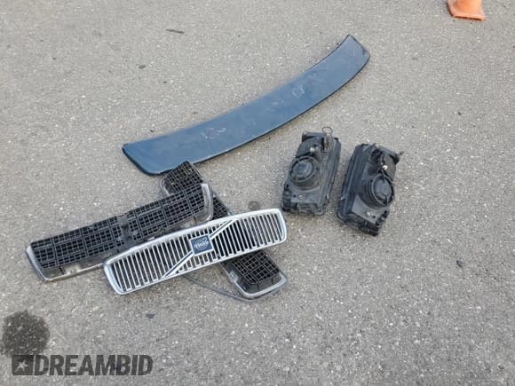 ✅ 1998 Volvo S70 T5 • VIN: YV1LS537XW3511536 • Lot: 81057495. Wystawiony na Copart z przebiegiem 127 866 mil. Bezpłatny archiwum sprzedaży aukcyjnych z USA i szczegółowy raport historii pojazdu na DreamBid. Zdjęcie 12.