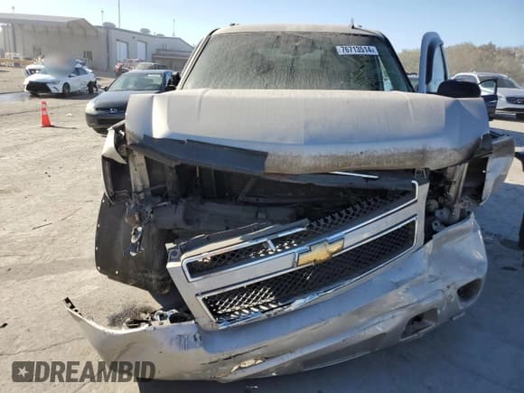 ✅ 2007 Chevrolet Suburban LS • VIN: 3GNFC16037G241031 • Lot: 76713514. Wystawiony na Copart z przebiegiem 232 549 mil. Bezpłatny archiwum sprzedaży aukcyjnych z USA i szczegółowy raport historii pojazdu na DreamBid. Zdjęcie 5.