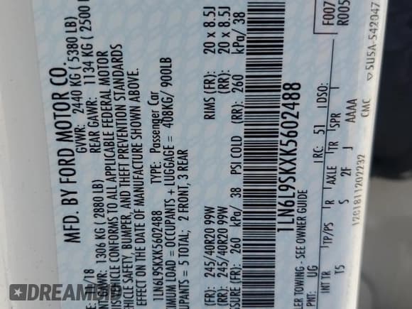 ✅ 2019 Lincoln Continental Select • VIN: 1LN6L9SKXK5602488 • Lot: 80818355. Wystawiony na Copart z przebiegiem 83 890 mil. Bezpłatny archiwum sprzedaży aukcyjnych z USA i szczegółowy raport historii pojazdu na DreamBid. Zdjęcie 12.