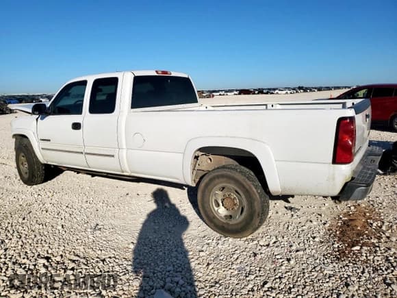 ✅ 2004 Chevrolet Silverado 2500HD LS • VIN: 1GCHC29U64E103301 • Lot: 90979245. Wystawiony na Copart z przebiegiem Nie podano. Bezpłatny archiwum sprzedaży aukcyjnych z USA i szczegółowy raport historii pojazdu na DreamBid. Zdjęcie 2.