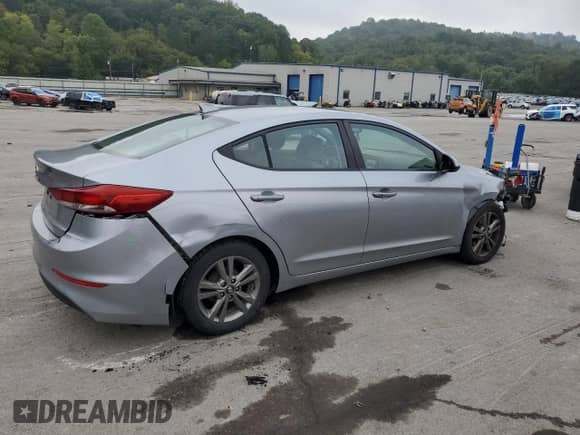 2017 Hyundai Elantra SE z VIN 5NPD84LF4HH194953, wystawiony jako Copart lot #71695695 z przebiegiem 124 703 mil mil oraz Szkoda całkowita • Salvage title. Historia ofert i sprzedaży dostępna na DreamBid. Obrazek 3.