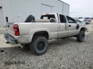 ✅ 2006 Chevrolet Silverado 2500HD Work Truck • VIN: 1GCHK29U06E211466 • Lot: 45384955. Wystawiony na Copart z przebiegiem Nie podano. Bezpłatny archiwum sprzedaży aukcyjnych z USA i szczegółowy raport historii pojazdu na DreamBid. Zdjęcie 3.