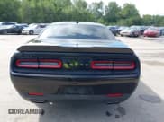 ✅ 2018 Dodge Challenger SXT Plus • VIN: 2C3CDZAG2JH219576 • Lot: 43261415. Wystawiony na IAAI z przebiegiem 135 266 mil. Bezpłatny archiwum sprzedaży aukcyjnych z USA i szczegółowy raport historii pojazdu na DreamBid. Zdjęcie 17.