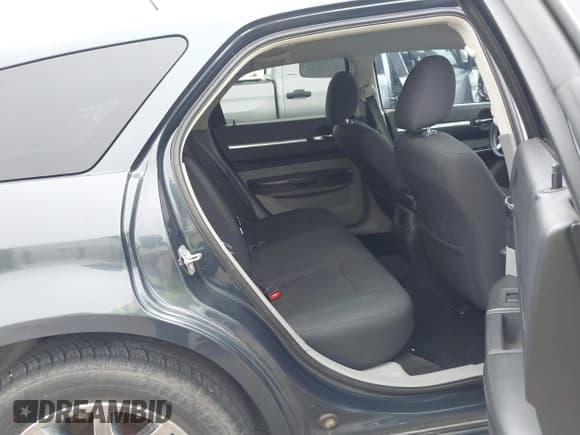 ✅ 2008 Dodge Magnum SXT • VIN: 2D4FV37V28H225805 • Lot: 43677320. Listed on IAAI with 228,019 mi. Free auction sales archive from the USA and detailed vehicle history report at DreamBid. Image 8.