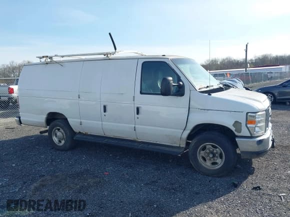 ✅ 2013 Ford Econoline Cargo Commercial • VIN: 1FTNS2EL5DDA09872 • Lot: 41949551. Wystawiony na IAAI z przebiegiem 287 596 mil. Bezpłatny archiwum sprzedaży aukcyjnych z USA i szczegółowy raport historii pojazdu na DreamBid. Zdjęcie 13.