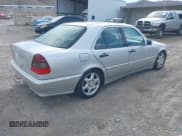 ✅ 1999 Mercedes-Benz C 230/260/280/320 • VIN: WDBHA24G1XA728853 • Lot: 43554674. Wystawiony na IAAI z przebiegiem 275 088 mil. Bezpłatny archiwum sprzedaży aukcyjnych z USA i szczegółowy raport historii pojazdu na DreamBid. Zdjęcie 4.