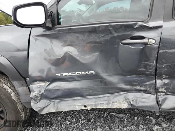 ✅ 2022 Toyota Tacoma SR5 • VIN: 3TMAZ5CN0NM185587 • Lot: 90533725. Wystawiony na Copart z przebiegiem 136 355 mil. Bezpłatny archiwum sprzedaży aukcyjnych z USA i szczegółowy raport historii pojazdu na DreamBid. Zdjęcie 7.