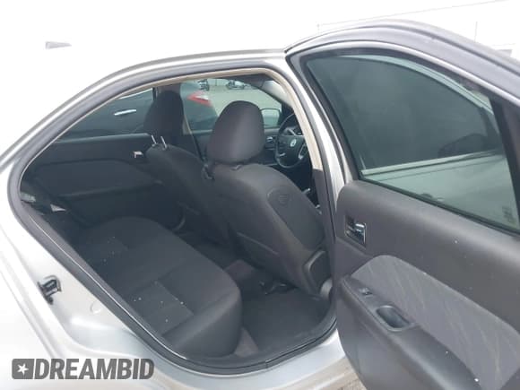 ✅ 2010 Mercury Milan • VIN: 3MEHM0HA1AR630467 • Lot: 43716801. Listed on IAAI with 192,186 mi. Free auction sales archive from the USA and detailed vehicle history report at DreamBid. Image 8.