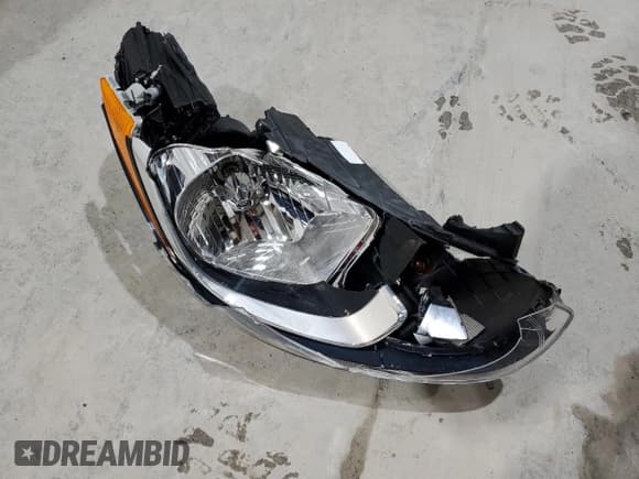 ✅ 2015 Hyundai Accent GS • VIN: KMHCT5AE3FU215980 • Лот: 76400384. Опубликован ранее на Copart с пробегом 102 462 миль. Бесплатный доступ к архиву аукционных продаж из США и подробный отчёт об истории автомобиля на DreamBid. Изображение 14.