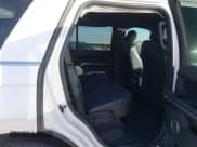 ✅ 2018 Ford Expedition XLT • VIN: 1FMJU1HT5JEA18863 • Lot: 41815687. Wystawiony na IAAI z przebiegiem 96 544 mil. Bezpłatny archiwum sprzedaży aukcyjnych z USA i szczegółowy raport historii pojazdu na DreamBid. Zdjęcie 8.