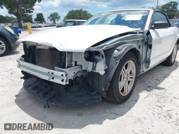 ✅ 2014 Ford Mustang Premium • VIN: 1ZVBP8EM6E5322549 • Lot: 42966927. Listed on IAAI with 144,151 mi. Free auction sales archive from the USA and detailed vehicle history report at DreamBid. Image 6.