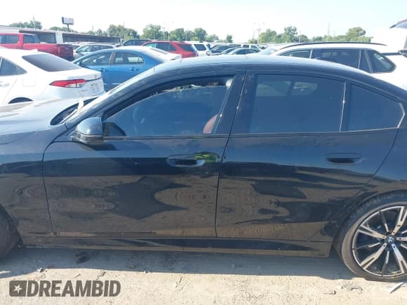 ✅ 2025 BMW 5 Series 530i • VIN: WBA43FJ01SCU16163 • Lot: 43153517. Wystawiony na IAAI z przebiegiem 11 809 mil. Bezpłatny archiwum sprzedaży aukcyjnych z USA i szczegółowy raport historii pojazdu na DreamBid. Zdjęcie 14.