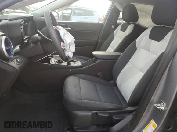 2024 Chevrolet Trax LS с VIN KL77LFE28RC126165, выставлен на аукционе Copart как лот 64843565 с пробегом 22 207 миль миль и Списание • Salvage title. История ставок и продаж доступна на DreamBid. Изображение 7.