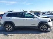 ✅ 2017 Jeep Cherokee Trailhawk L Plus • VIN: 1C4PJMBS1HD217370 • Lot: 42486588. Wystawiony na IAAI z przebiegiem 108 695 mil. Bezpłatny archiwum sprzedaży aukcyjnych z USA i szczegółowy raport historii pojazdu na DreamBid. Zdjęcie 13.