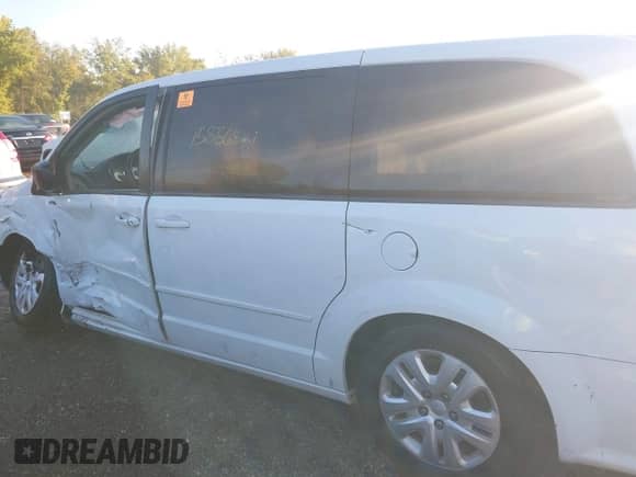 2015 Dodge Grand Caravan American Value с VIN 2C4RDGBGXFR681314, выставлен на аукционе IAAI как лот 43299629 с пробегом 158 568 миль миль и . История ставок и продаж доступна на DreamBid. Изображение 13.