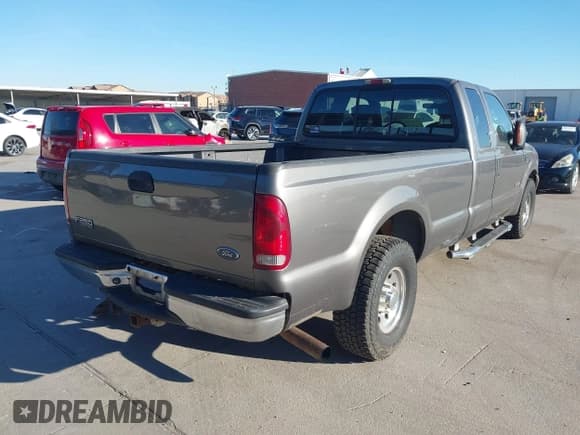 ✅ 2004 Ford F-250 XL • VIN: 1FTNX20P44EB47313 • Лот: 43657063. Опубликован ранее на IAAI с пробегом 372 936 миль. Бесплатный доступ к архиву аукционных продаж из США и подробный отчёт об истории автомобиля на DreamBid. Изображение 4.