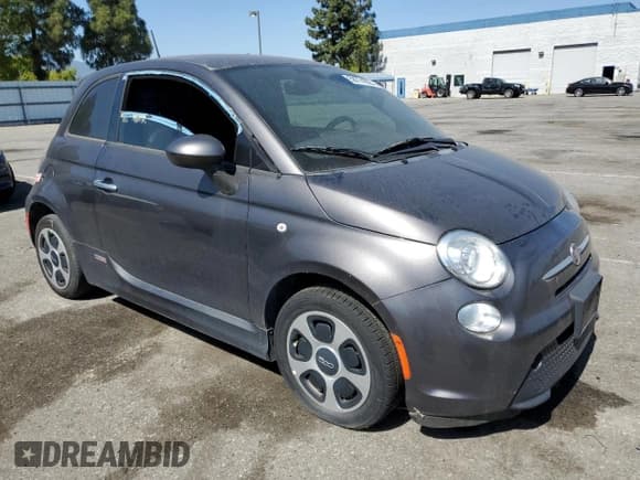 ✅ 2017 FIAT 500e • VIN: 3C3CFFGE1HT598411 • Lot: 58774295. Listed on Copart with 73,573 mi. Free auction sales archive from the USA and detailed vehicle history report at DreamBid. Image 4.