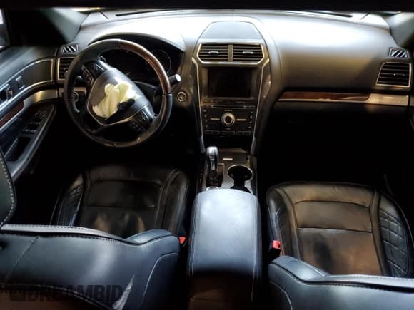 ✅ 2018 Ford Explorer Platinum • VIN: 1FM5K8HT6JGA34459 • Lot: 91838085. Wystawiony na Copart z przebiegiem Nie podano. Bezpłatny archiwum sprzedaży aukcyjnych z USA i szczegółowy raport historii pojazdu na DreamBid. Zdjęcie 8.