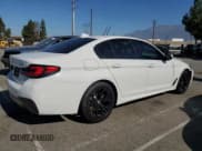 ✅ 2021 BMW 5 Series 530e • VIN: WBA13AG05MCF39466 • Lot: 63120465. Wystawiony na Copart z przebiegiem Nie podano. Bezpłatny archiwum sprzedaży aukcyjnych z USA i szczegółowy raport historii pojazdu na DreamBid. Zdjęcie 3.