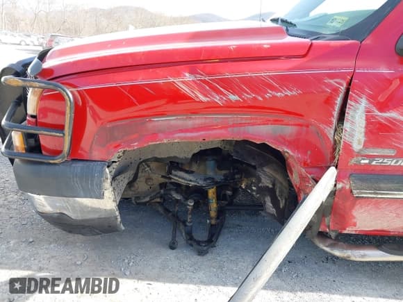 ✅ 2006 Chevrolet Silverado 2500HD LT3 • VIN: 1GCHK23D46F270846 • Lot: 41395200. Wystawiony na IAAI z przebiegiem 213 315 mil. Bezpłatny archiwum sprzedaży aukcyjnych z USA i szczegółowy raport historii pojazdu na DreamBid. Zdjęcie 13.