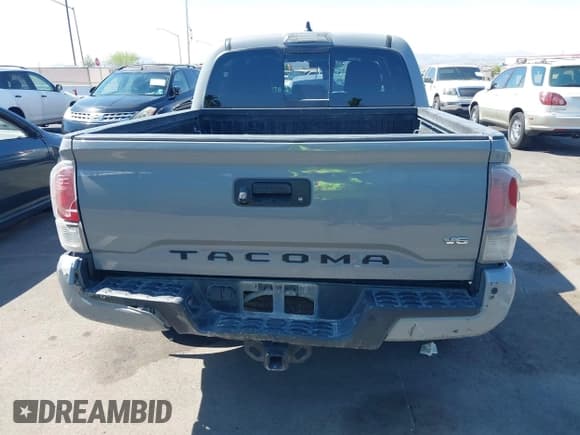 ✅ 2020 Toyota Tacoma SR5 • VIN: 3TMAZ5CN4LM137958 • Lot: 42486157. Wystawiony na IAAI z przebiegiem 100 028 mil. Bezpłatny archiwum sprzedaży aukcyjnych z USA i szczegółowy raport historii pojazdu na DreamBid. Zdjęcie 6.