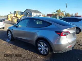 ✅ 2024 Tesla Model Y Long Range • VIN: 7SAYGDEEXRA284388 • Lot: 43518244. Wystawiony na IAAI z przebiegiem 20 691 mil. Bezpłatny archiwum sprzedaży aukcyjnych z USA i szczegółowy raport historii pojazdu na DreamBid. Zdjęcie 3.