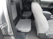 ✅ 2017 Toyota Tacoma SR5 • VIN: 5TFSZ5AN1HX072026 • Lot: 41793314. Wystawiony na IAAI z przebiegiem 76 975 mil. Bezpłatny archiwum sprzedaży aukcyjnych z USA i szczegółowy raport historii pojazdu na DreamBid. Zdjęcie 8.