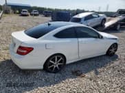 ✅ 2015 Mercedes-Benz C 250 • VIN: WDDGJ4HB0FG379273 • Lot: 80125605. Wystawiony na Copart z przebiegiem 110 482 mil. Bezpłatny archiwum sprzedaży aukcyjnych z USA i szczegółowy raport historii pojazdu na DreamBid. Zdjęcie 3.